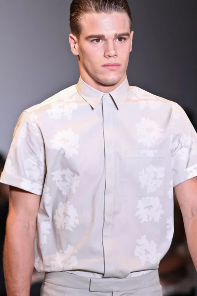 Look 17